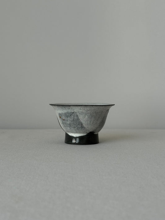 Winter Peak – Black Clay Pour-Glazed Deombeong Teacup